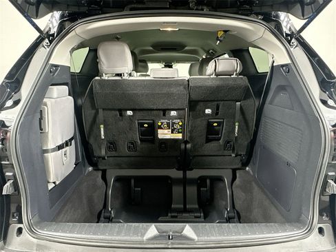 Used 2025 Toyota Sienna LE image 24