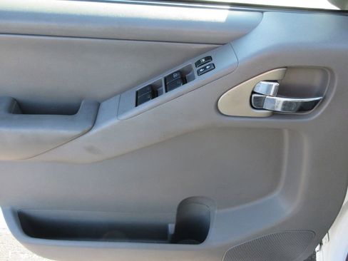 Used 2008 Nissan Frontier LE w/ Leather Pkg image 22