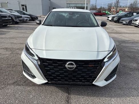 Used 2025 Nissan Altima 2.5 SV image 2