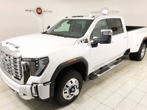 Used 2024 GMC Sierra 3500 Denali w/ Denali Reserve Package image 35