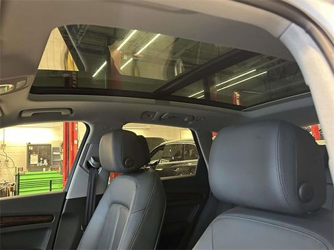Used 2020 Audi Q5 2.0T Premium w/ Convenience Package image 23