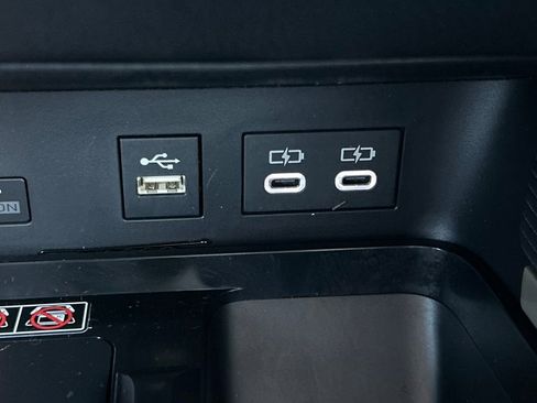 Used 2025 Toyota Camry SE w/ Convenience Package image 29