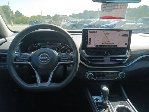 Used 2024 Nissan Altima 2.5 SR w/ SR Premium Package FWD image 27