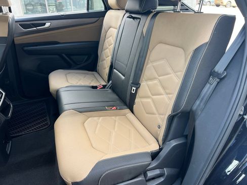 Certified 2025 Volkswagen Atlas Cross Sport SE FWD image 34