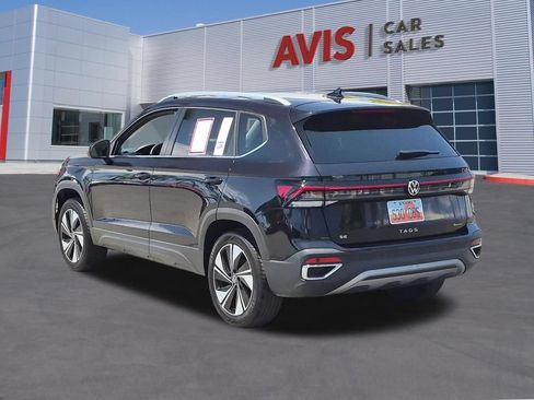 Used 2025 Volkswagen Taos SE AWD/4WD image 9