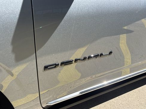 New 2026 GMC Yukon Denali w/ Denali Reserve Package AWD/4WD image 13