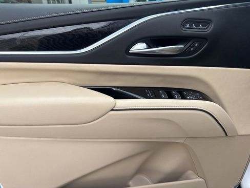 Used 2021 Cadillac Escalade ESV Premium Luxury image 14