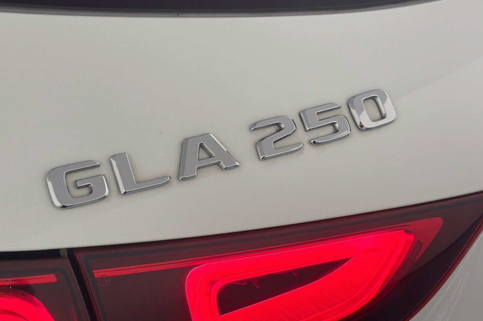 Used 2023 Mercedes-Benz GLA 250 4MATIC w/ Premium Package image 9
