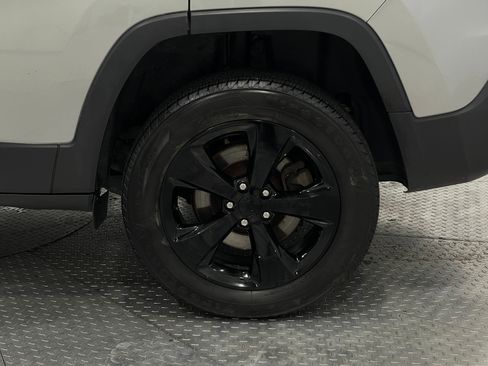 Used 2017 Jeep Cherokee Limited AWD/4WD image 34