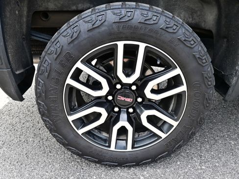 Used 2025 GMC Sierra 1500 AT4 w/ AT4 Premium Package AWD/4WD image 9
