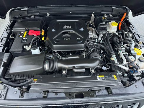 Used 2022 Jeep Wrangler Unlimited Sahara w/ Cold Weather Group image 45