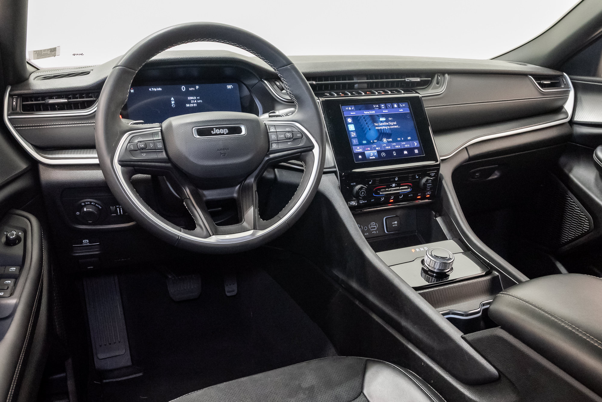 Certified 2025 Jeep Grand Cherokee Altitude AWD/4WD image 7