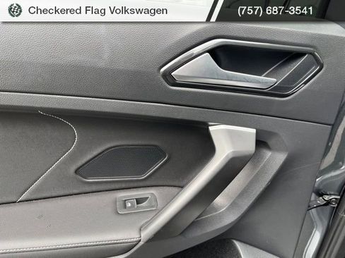 Used 2024 Volkswagen Tiguan SE w/ Panoramic Sunroof Package image 25