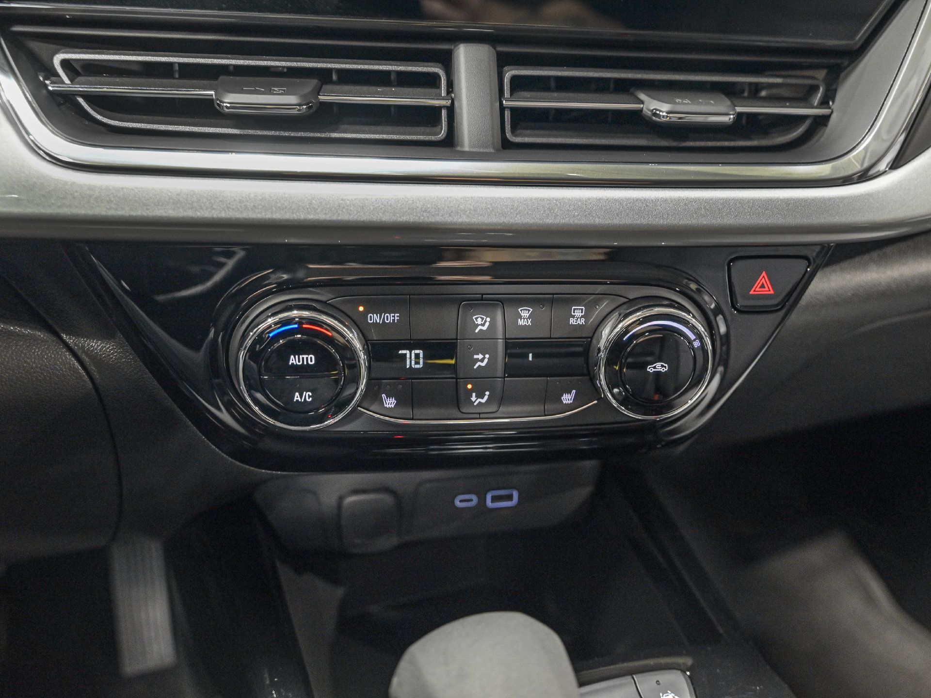 Used 2025 Chevrolet Trax LT w/ Driver Confidence Package FWD image 21