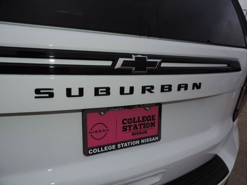 Used 2023 Chevrolet Suburban Z71 w/ Luxury Package image 19