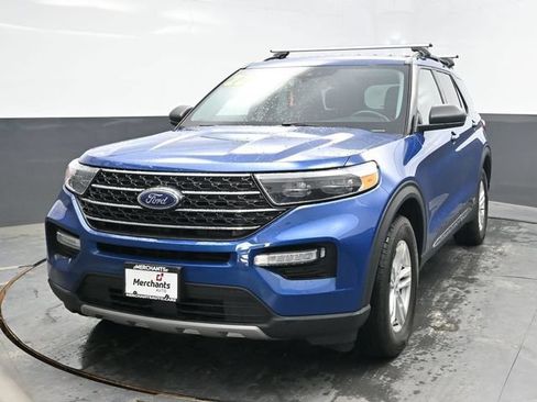 Used 2022 Ford Explorer XLT w/ Equipment Group 202A AWD/4WD image 2