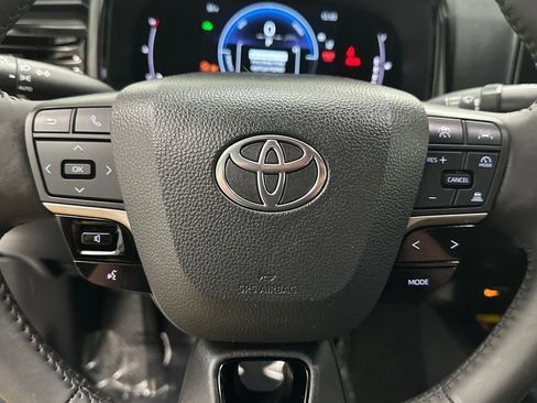Used 2025 Toyota Camry LE w/ Convenience Package AWD/4WD image 15