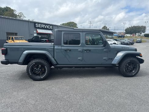 New 2025 Jeep Gladiator Sport image 4
