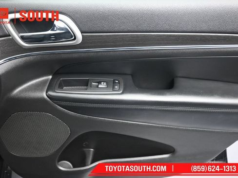 Used 2018 Jeep Grand Cherokee Limited AWD/4WD image 30