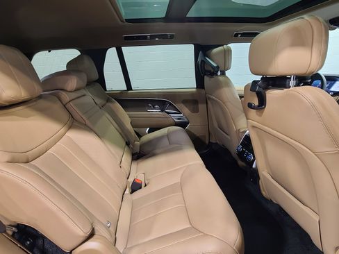 New 2026 Land Rover Range Rover Long Wheelbase SE image 16
