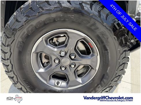 Used 2023 Jeep Gladiator Rubicon w/ LED Lighting Group AWD/4WD image 9