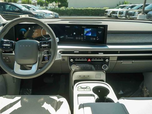 Certified 2026 Hyundai Ioniq 9 SEL AWD/4WD image 14