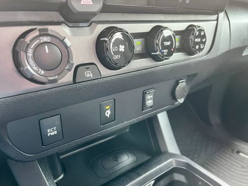 Used 2017 Toyota Tacoma TRD Off-Road w/ Tow Package image 26