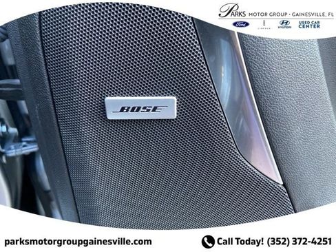 Used 2024 Chevrolet Suburban LT RWD image 16