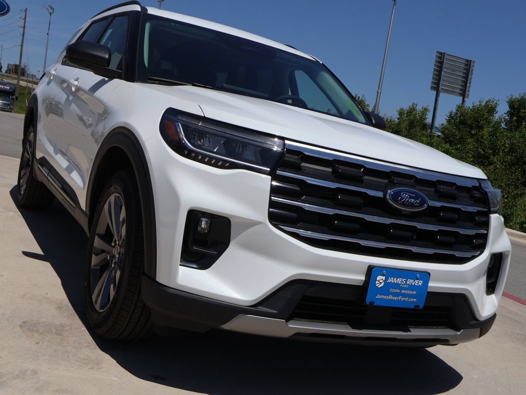 New 2026 Ford Explorer Active w/ Active Comfort Package AWD/4WD image 6