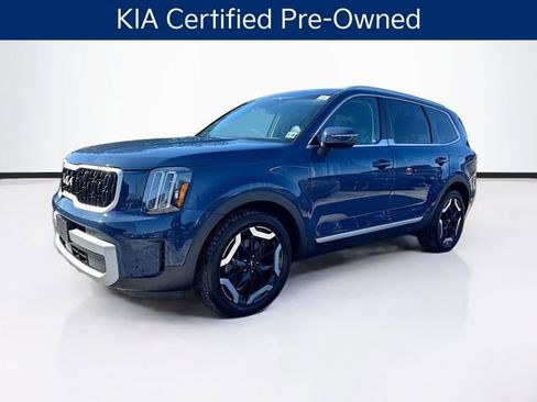 Used 2023 Kia Telluride EX w/ EX Captain's Chair Package image 3