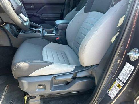 Certified 2025 Toyota Tacoma TRD Off-Road AWD/4WD image 12
