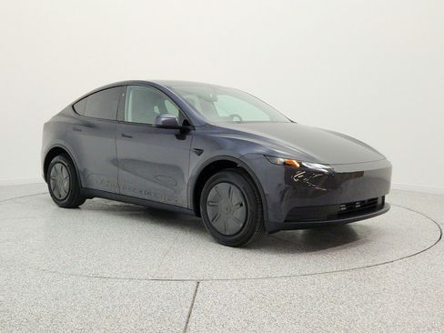 Used 2026 Tesla Model Y 2WD image 3