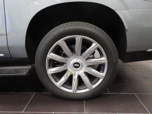 Certified 2024 Cadillac Escalade ESV Premium Luxury Platinum w/ Heavy-Duty Trailer Package image 17