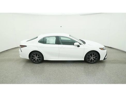Used 2023 Toyota Camry SE FWD image 14