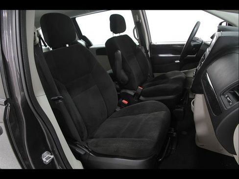 Used 2016 Dodge Grand Caravan American Value Package FWD image 14