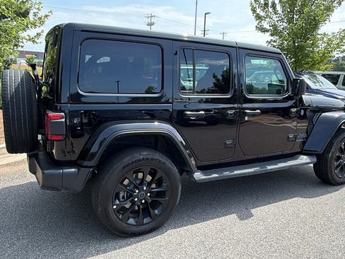 Used 2025 Jeep Wrangler Unlimited Sahara AWD/4WD image 8