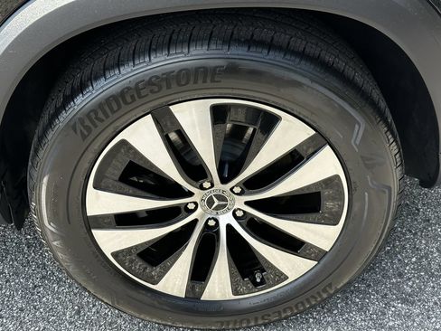 Certified 2025 Mercedes-Benz GLE 450e 4MATIC w/ Driver Assistance Package image 23