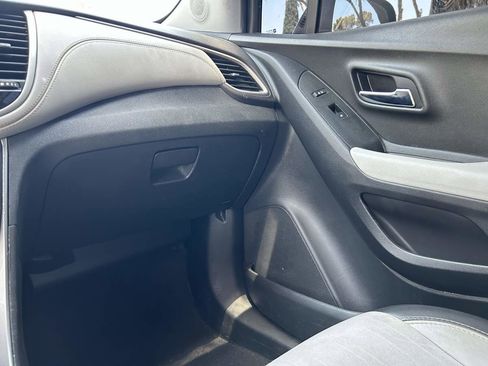 Used 2019 Chevrolet Trax LT w/ Driver Confidence Package image 14