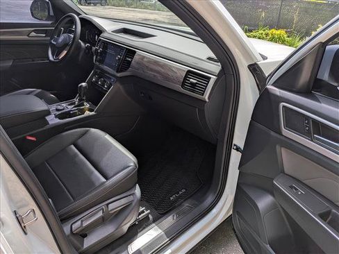Certified 2023 Volkswagen Atlas Cross Sport SE w/ Black Wheel Package AWD/4WD image 11
