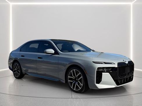 Used 2024 BMW 760i xDrive w/ Premium Package 2 image 6