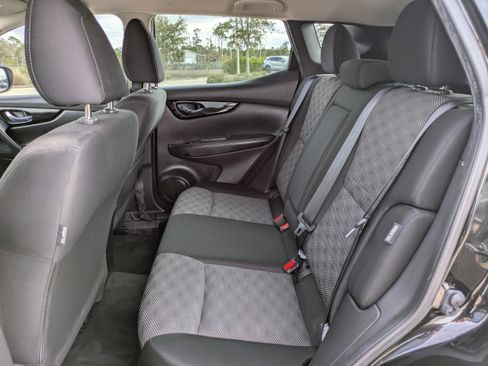 Used 2021 Nissan Rogue Sport SV image 17