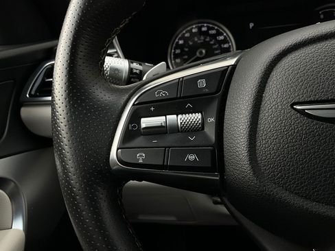 Used 2025 Genesis G70 2.5T image 36