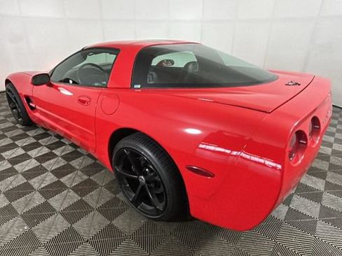 Used 2004 Chevrolet Corvette Coupe RWD image 4
