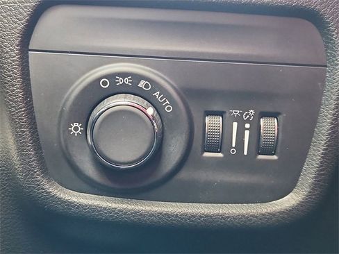 Used 2023 Jeep Grand Cherokee L Altitude image 17