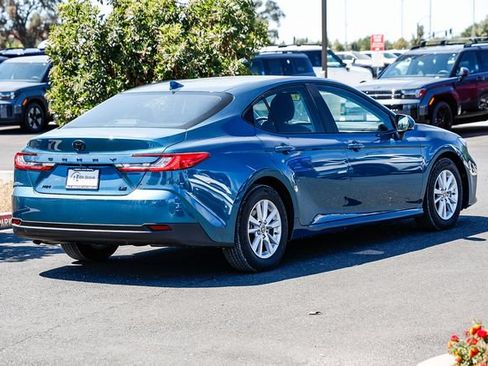 Used 2025 Toyota Camry LE w/ Convenience Package FWD image 5