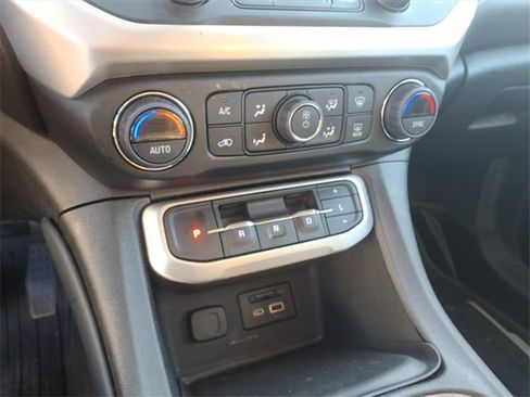 Used 2022 GMC Acadia SLE w/ Driver Convenience Package image 15