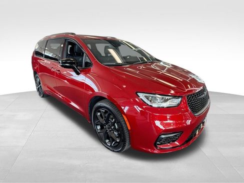 New 2026 Chrysler Pacifica Select FWD image 2