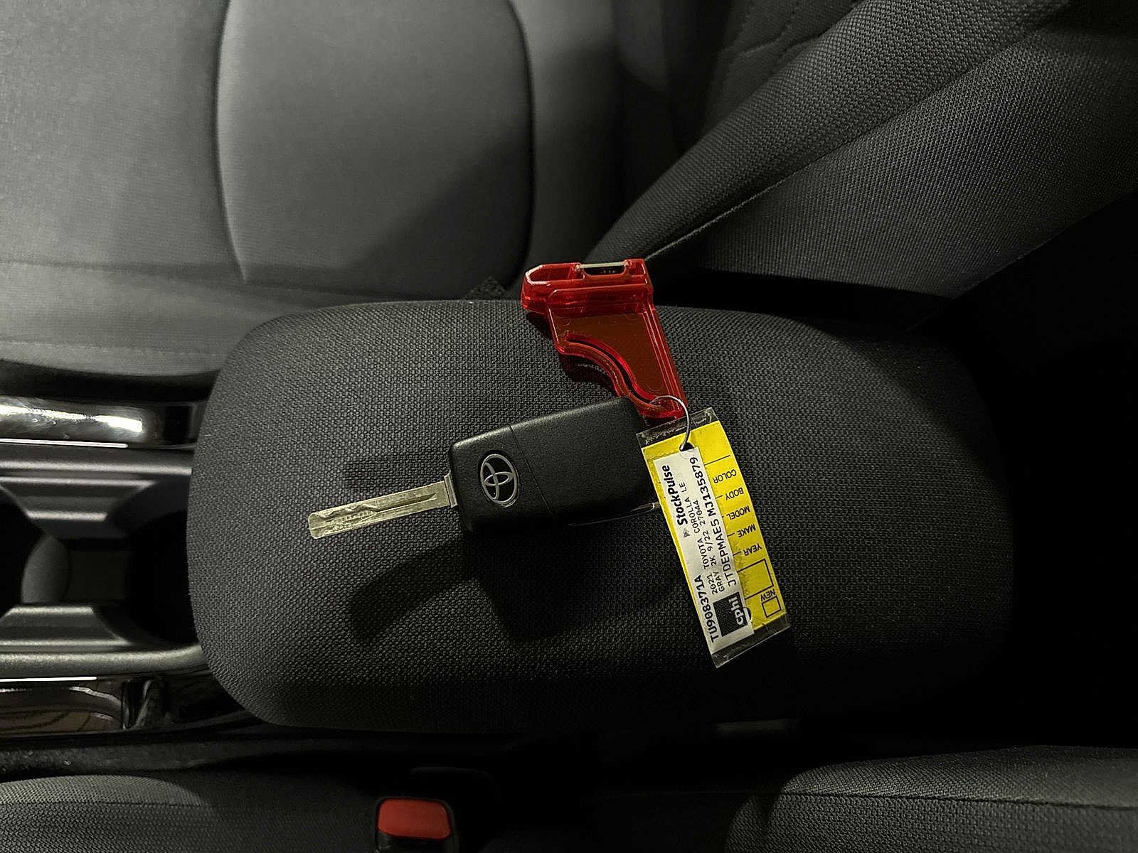 Used 2021 Toyota Corolla LE w/ Carpet Mat Package (TMS) FWD image 30