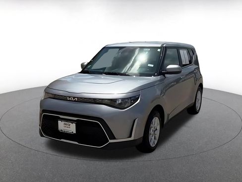 Used 2025 Kia Soul LX w/ LX Technology Package FWD image 4