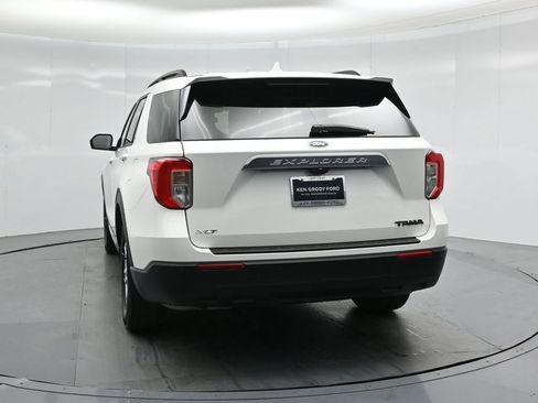 Certified 2024 Ford Explorer XLT RWD image 25